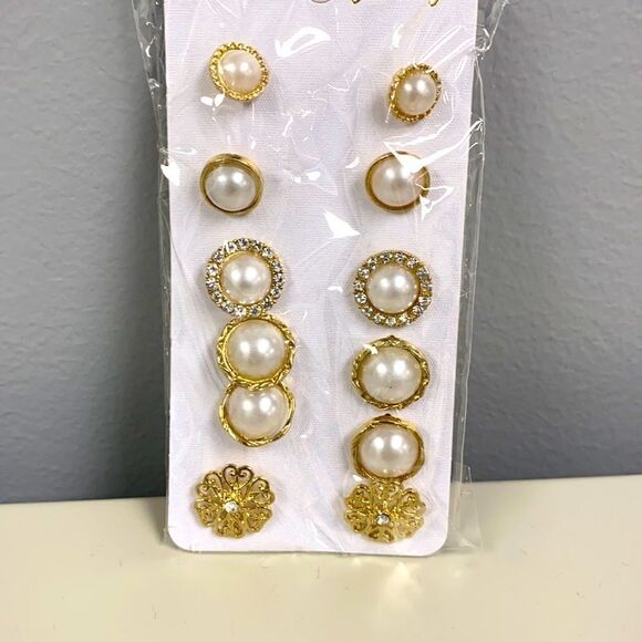 New!  Six pairs of faux pearl earrings - Picture 1 of 1